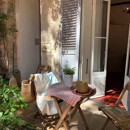Couette-café La Clé De La Porte 3*
