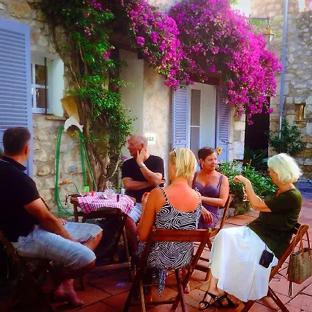 La Cle De La Porte Bed & Breakfast