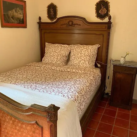 La Cle De La Porte Bed & Breakfast 3*